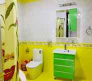 Toilet Kamar 3 Sitorabonu-Guest House