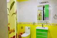 Toilet Kamar Sitorabonu-Guest House