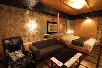 Kamar Tidur 4 Hotel LaLa PAT1 - Adults Only