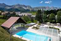 Swimming Pool Hotel le Chalet