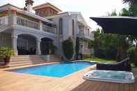 Swimming Pool Luxury Villa With Pool & Jacuzzi