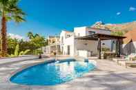 Swimming Pool Magnificent And Modern Decorated Villa