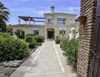 Exterior 2 Exquisite Villa 50m To Beach