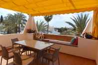 Common Space Apartment With Sea View In Puerto Banus