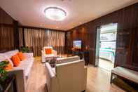 Common Space Ramada by Wyndham Encore Kaili West