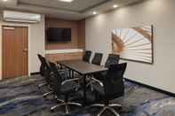 Functional Hall Fairfield Inn & Suites by Marriott Louisville New Albany IN