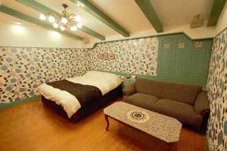 Kamar Tidur 4 Hotel LaLa PAT2 - Adults Only