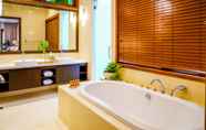 Toilet Kamar 6 Embun Luxury Villas