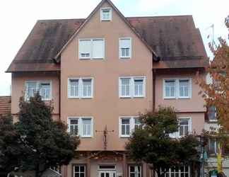 ภายนอกอาคาร 2 Hotel Loewensteiner Hof Haus am Neuplatz