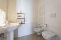 In-room Bathroom Casa Vermiglio al porto di Genova