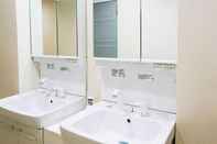 In-room Bathroom Breeze Shortstay Female Only