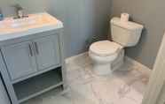 Toilet Kamar 4 New Condo 5beds 3bath Downtown Boston North End