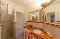 In-room Bathroom Altido The Roof in Santa Margherita