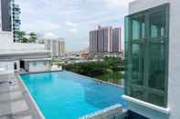 Swimming Pool Setapak Central Mall Service suite by KL Homesweet