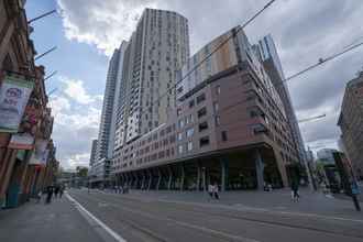 Exterior 4 Modern Apartment in Darling Harbour