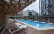 Swimming Pool 5 Modern Apartment in Darling Harbour