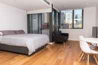 Bedroom Modern Apartment in Darling Harbour