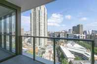 ห้องนอน Modern Apartment in Darling Harbour