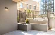 Toilet Kamar 2 Modern Apartment in Darling Harbour