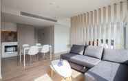 Ruang untuk Umum 6 Modern Potts Point Apartment in Omnia