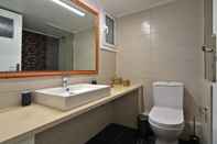 Toilet Kamar Rolls Royce Elegant Flat in P. Faliro