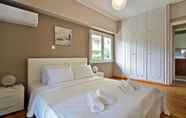 Kamar Tidur 3 Rolls Royce Elegant Flat in P. Faliro