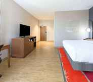 Bedroom 6 La Quinta Inn & Suites by Wyndham Lakeway