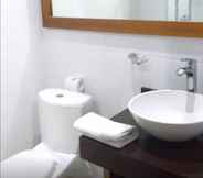 In-room Bathroom 6 Hotel Vizcaya Plaza