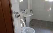 Toilet Kamar 5 Young Bin Motel