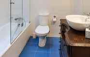 Toilet Kamar 7 Porto Gaia City House by MP