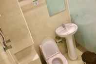 Toilet Kamar Two Seasons Executive Suites