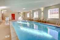 Swimming Pool Cobblestone Hotel & Suites - Urbana