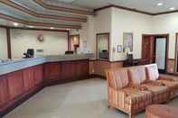 Lobby Red Carpet Inn & Suites