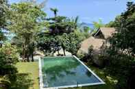 Kolam Renang Coconut Beach Bungalows