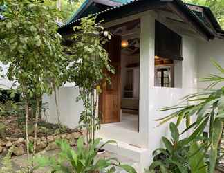 Bangunan 2 Coconut Beach Bungalows