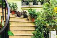 Exterior Alley Garden Homestay