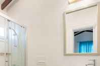 Phòng tắm bên trong Monza House Otel