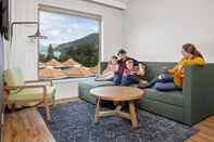 Ruang Umum Holiday Inn Express And Suites Queenstown, an IHG Hotel