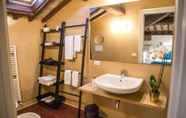 In-room Bathroom 2 Villa Ormaneto