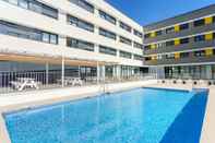 Kolam Renang Residencia Universitaria Campus Málaga