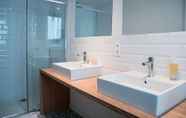 In-room Bathroom 7 Smartflats Design - Stephanie