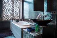 In-room Bathroom Smartflats Design - Place Jourdan