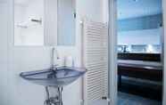 In-room Bathroom 6 Smartflats Design - Place Jourdan