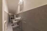 In-room Bathroom Fori Imperiali Elegant Apartment