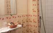In-room Bathroom 7 Hotel Cronstadt