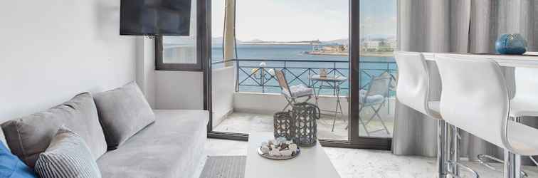 Bedroom Chic Modern Seaside Oasis -Sunny Piraeus