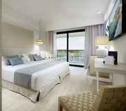 Bedroom 5 The Signature Level at Grand Palladium Sicilia Resort & Spa