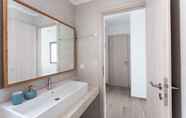 In-room Bathroom 2 Villa Faros