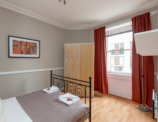 Kamar Tidur 2 Silver Lining - St Leonard St Apartment