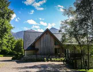 Exterior 2 Strath Lodge Glencoe